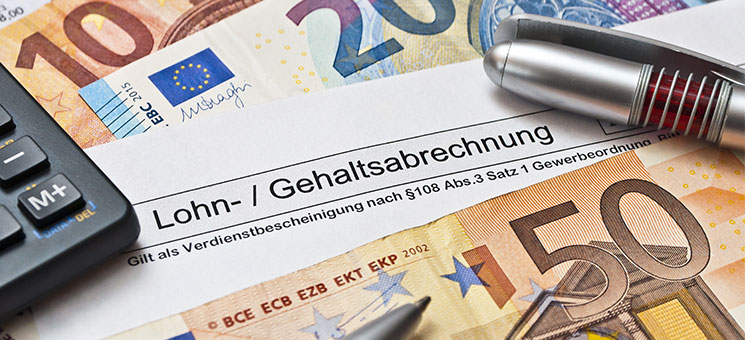 Lohnabrechnung-99520441-AS-Stockfotos-MG