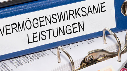 VL-Taschenrechner-Geldscheine-91477110-AS-DOC-RABE-Media