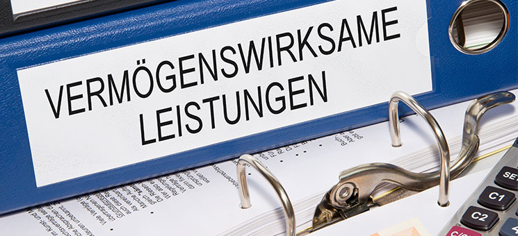 VL-Taschenrechner-Geldscheine-91477110-AS-DOC-RABE-Media