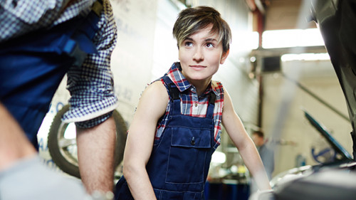 Mechatronikerin-164466997-AS-pressmaster