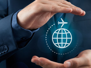 Anzugtraeger-Flugzeug-Globus-100196668-AS-jirsak