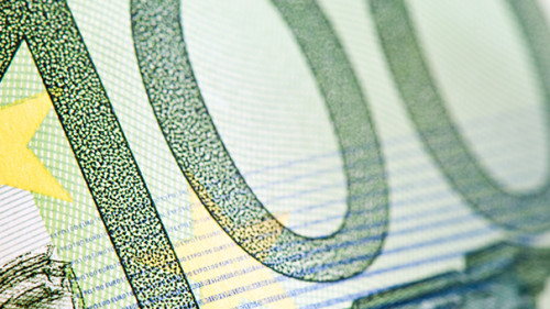 Hundert-Euro-107058638-AS-E-O