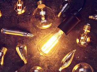 Gluehbirnen-288429431-AS-Leigh-Prather