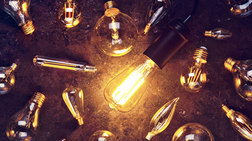 Gluehbirnen-288429431-AS-Leigh-Prather