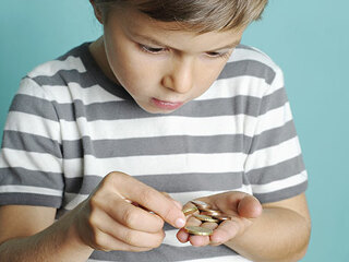 Junge-Muenzen-46595441-AS-photophonie