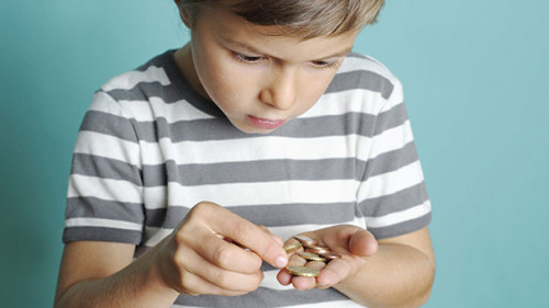 Junge-Muenzen-46595441-AS-photophonie