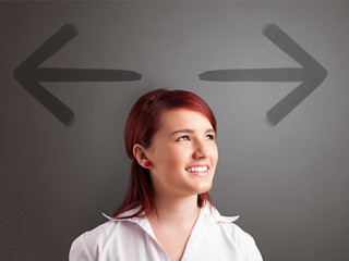 Frau-Pfeile-307804505-AS-ra2-studio