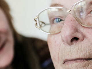 Seniorin-Mutter-48033643-AS-bilderstoeckchen