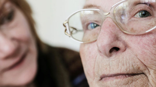 Seniorin-Mutter-48033643-AS-bilderstoeckchen