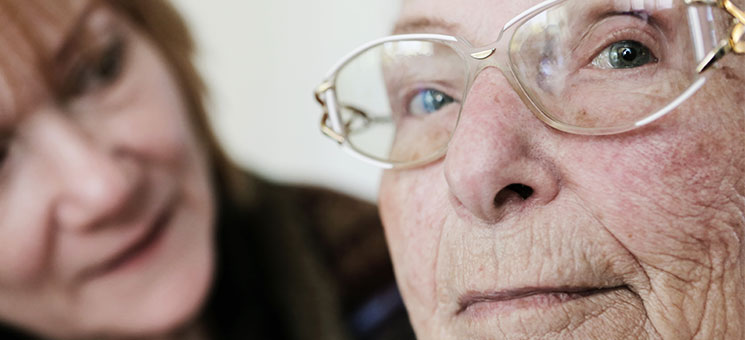 Seniorin-Mutter-48033643-AS-bilderstoeckchen