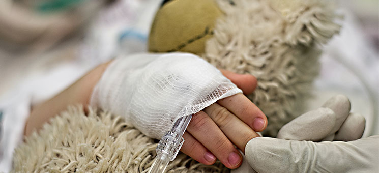 Kind-Kuscheltier-Krankenhaus-39747569-AS-Stephan-Morrosch