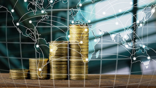 Weltkarte-Muenzstapel-214589262-AS-pookpiik