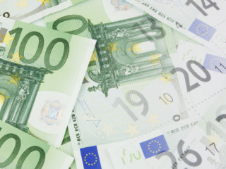 Geldscheine-Kalender-275054981-AS-Good-luck-images