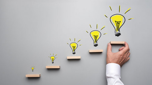 Hand-Stufen-Gluehbirnen-210983493-AS-Gajus