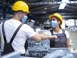 Arbeiter-Maske-368933436-AS-littlewolf1989