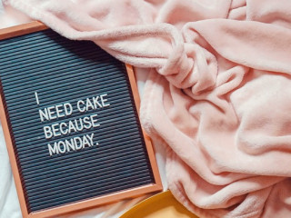 CLARK Bild Blue Monday.jpg