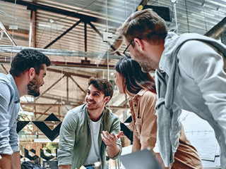 Buero-Kollegen-300143961-AS-Vasyl