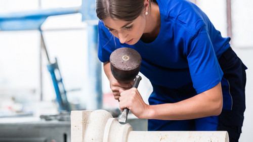 Bildhauerin-194027873-AS-Kzenon