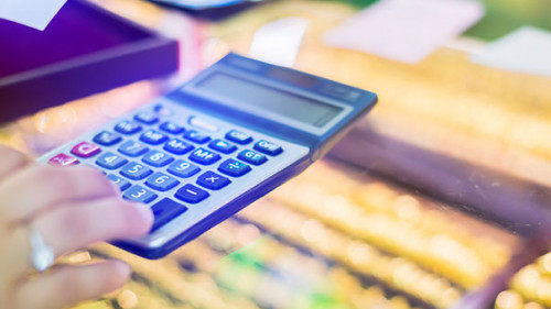 Juwelier-Taschenrechner-339311527-AS-Koonsiri