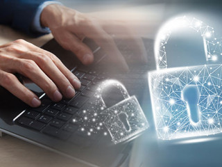 Anzugtraeger-Laptop-Schloss-389890345-AS-sasun-Bughdaryan