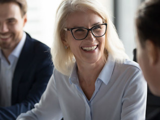 Anzugtraeger-246829618-AS-fizkes