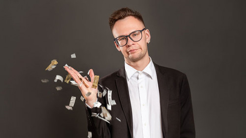 Anzugtraeger-feiert-gelangweilt-366678126-AS-golubovy