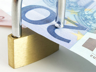 Schloss-Geldscheine-35567420-AS-Finanzfoto