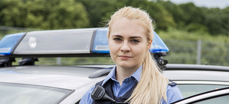 Polizistin-357690748-AS-PropCop-Media