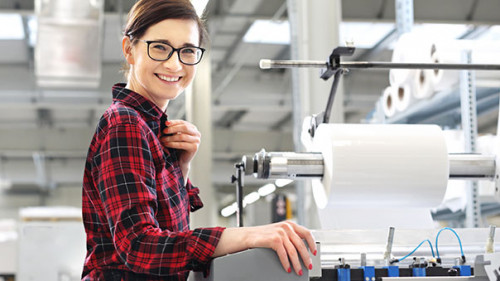 Frau-Fabrik-Laecheln-254404153-AS-Robert-Przybysz