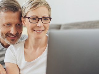 Paar-Laptop-207726109-AS-contrastwerkstatt