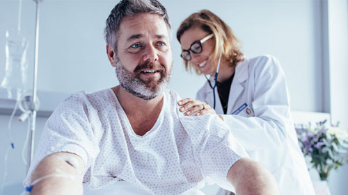 Aerztin-Patient-170791805-AS-Jacob-Lund