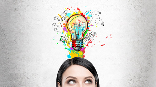 Frau-Gluehbirne-154011571-AS-denisismagilov