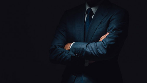 Anzugtraeger-Schatten-307343126-AS-naka