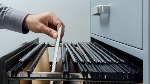 Hand-Haengeregister-168967787-AS-stokkete