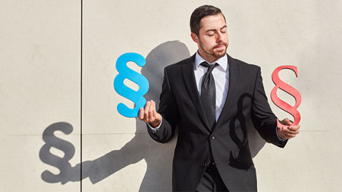 Anzugtraeger-Paragrafen-228471761-AS-Robert-Kneschke