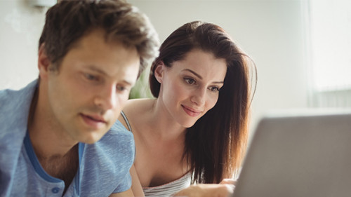 Couple-Laptop-132202544-AS-WavebreakMediaMicro