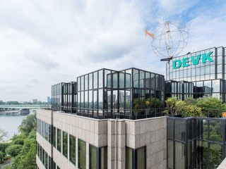 DEVK Zentrale mit Zoobrücke quer.jpg