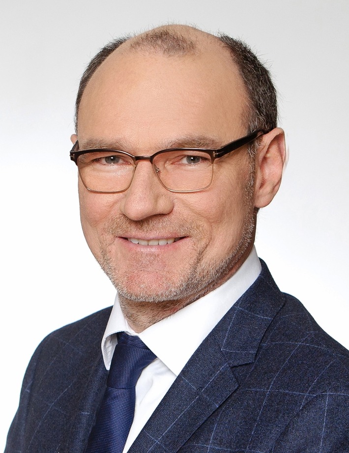 Dr.20Rainer20Reitzler_icherungsgruppe-1