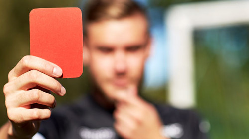 Rote-Karte-141076010-AS-Syda-Productions