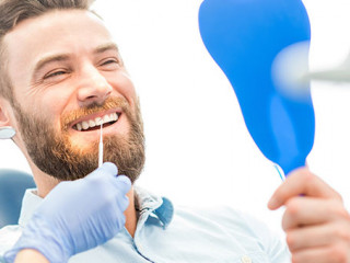 Mann-Zahnarzt-141987475-AS-rh2010