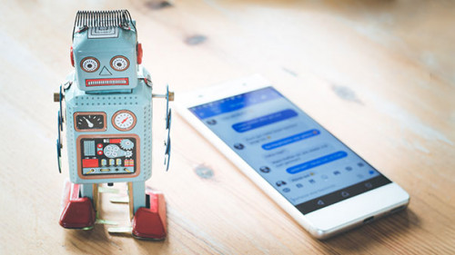 Roboter-Smartphone-144595171-AS-Patrick-Daxenbichler