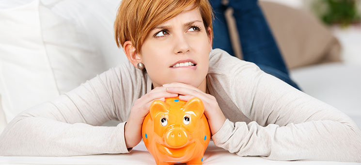 Frau-Sparschwein-50127157-AS-contrastwerkstatt