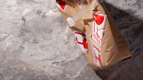 Paket-beschaedigt-369164650-AS-eskay-lim