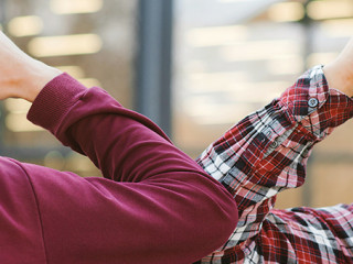 Ellbogen-Check-331967191-AS-volurol