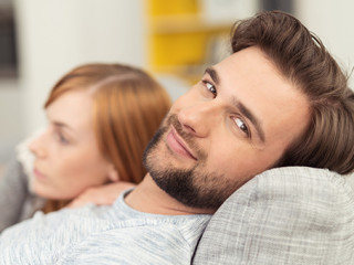 Paar-Couch-82903889-AS-contrastwerkstatt