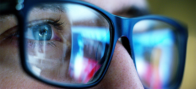 Brille-Spiegelung-145561645-AS-HQUALITY
