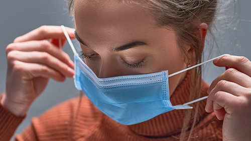 Frau-Maske-321664810-AS-Goffkein