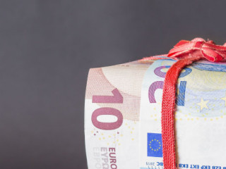 Geldgeschenk-129166134-AS-F-J-Carneros