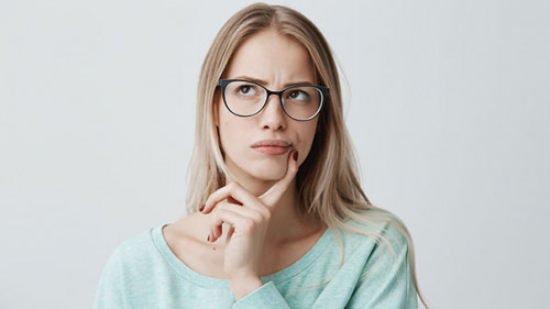 Frau-fragend-187224210-AS-Cookie-Studio