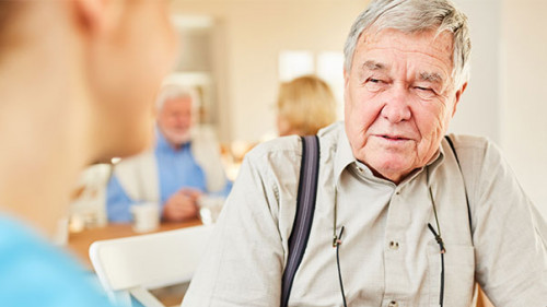 Pflegeeinrichtung-265088642-AS-Robert-Kneschke